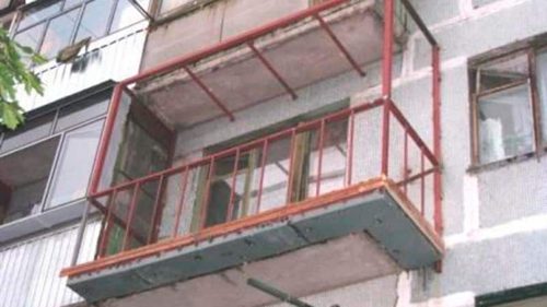 kak-uteplit-balkon-v-panelnom-dome-500x281