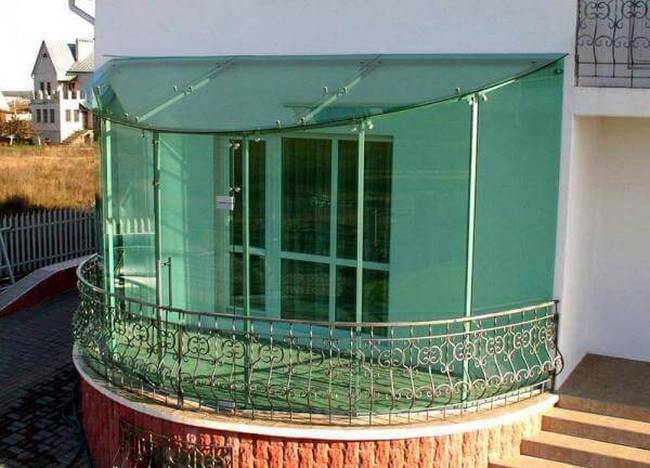 steklyannyj-balkon